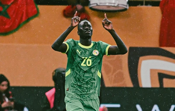 Gueye comemora o gol marcado