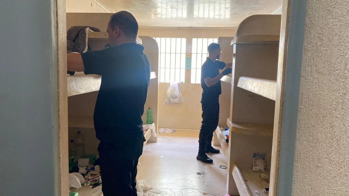 Revista aconteceu na Galeria C do presídio por Divulgação/Seap