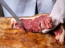 Imagem - Prêmio Nobel associa consumo de carne bovina a um tipo de câncer e faz alerta sobre o leite