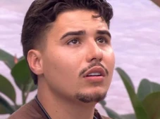 Imagem - Após deixar o BBB 26, Pedro voltou para casa desorientado e não reconhece parentes, diz família