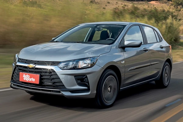 9º - Chevrolet Onix 1.0 MT - R$ 99.990: O pacote de itens do Onix destaca-se pelos seis airbags, central multimídia MyLink de oito polegadas, assistente de partida em rampa e chave com sensor de aproximação
 por Divulgação