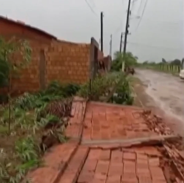 Chuvas provocam estragos no oeste da Bahia por Reprodução 