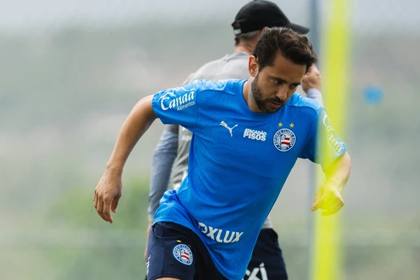 Elenco do Bahia treina em preparação para encarar o Barcelona de Ilhéusz