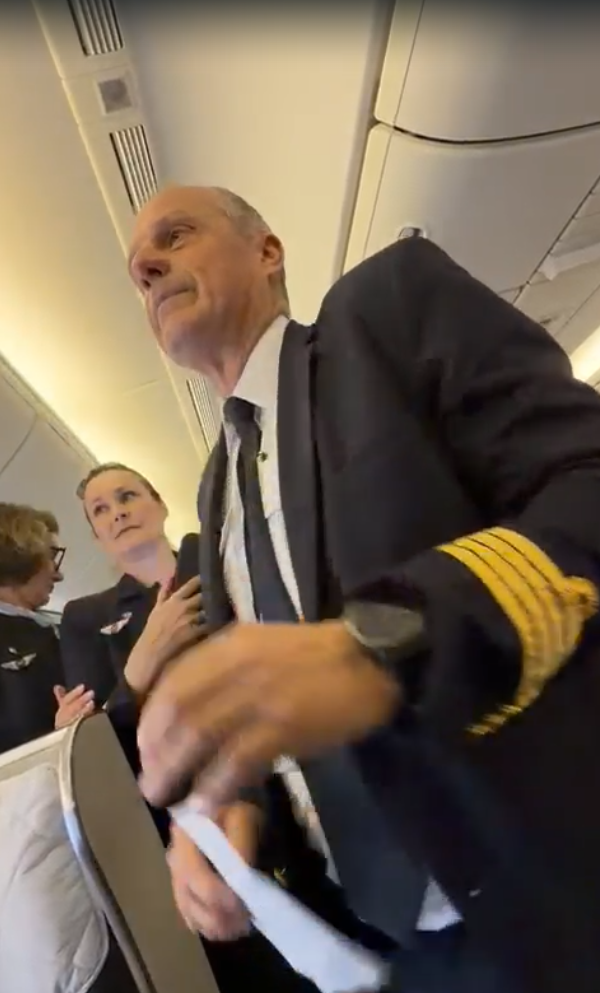 Família baiana vive pesadelo em voo da Air France  por Reprodução