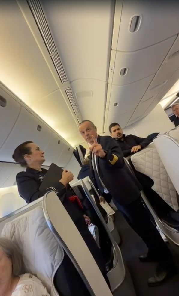 Família baiana vive pesadelo em voo da Air France  por Reprodução