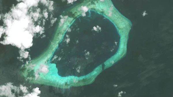 Imagens de satélite revelam como Pequim transformou recifes em bases militares e portos por Reprodução YT/BBC