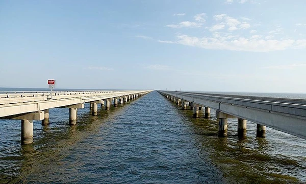 Lake Pontchartrain Causeway, a estrada/ponte de 38km por Reprodução/Internet 