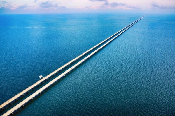 Lake Pontchartrain Causeway, a estrada/ponte de 38km por Reprodução/Internet 
