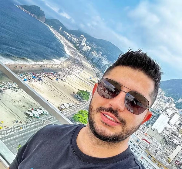 Médico Vinicius dos Santos Oliveira morreu baleado por Reprodução