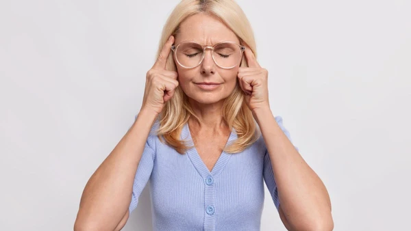 Quando o volume cerebral diminui globalmente, o desempenho nos testes de memorização cai de maneira proporcional e visível