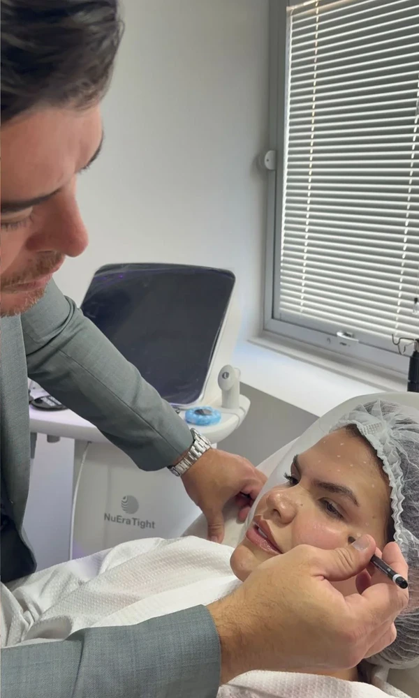 Thais Carla passa por procedimentos estéticos após perder peso por Reprodução/Instagram