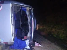 Imagem - Acidente com micro-ônibus da prefeitura deixa dois mortos e 20 feridos em estrada da Bahia