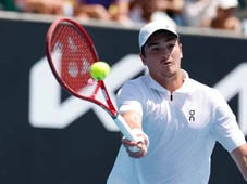 Imagem - João Fonseca sente dores, perde para americano e cai na estreia do Australian Open 2026