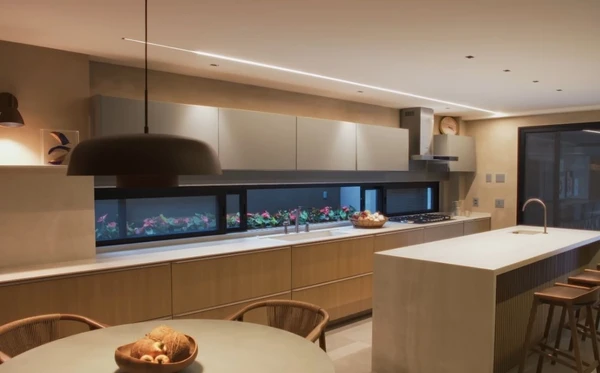 A mansão de Paolla Oliveira aposta em ambientes integrados por Reprodução/YouTube