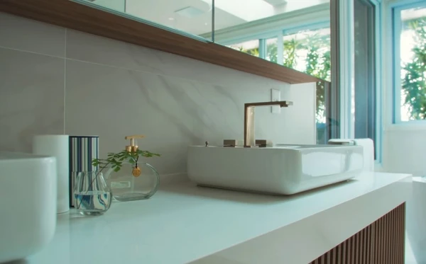 A mansão de Paolla Oliveira aposta em ambientes integrados por Reprodução/YouTube