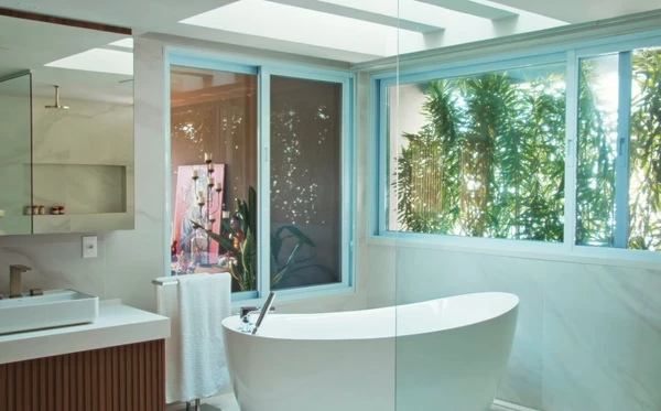 A mansão de Paolla Oliveira aposta em ambientes integrados por Reprodução/YouTube