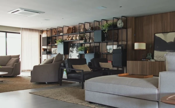 A mansão de Paolla Oliveira aposta em ambientes integrados por Reprodução/YouTube