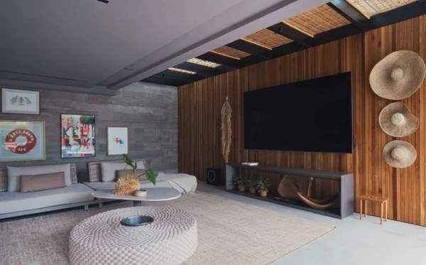 A mansão de Paolla Oliveira aposta em ambientes integrados por Reprodução/YouTube