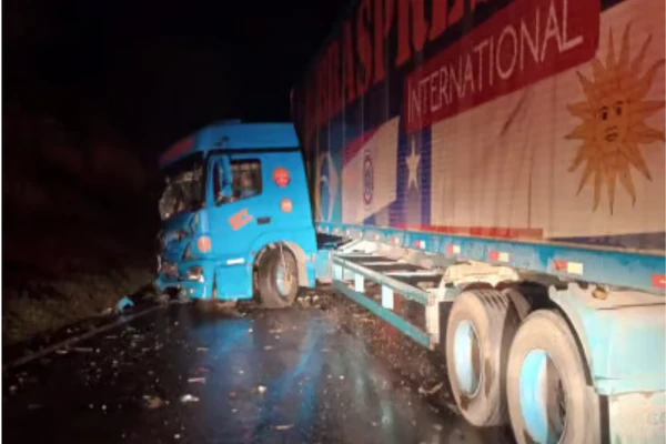 Acidente deixou dois mortos e 20 feridos por Reprodução