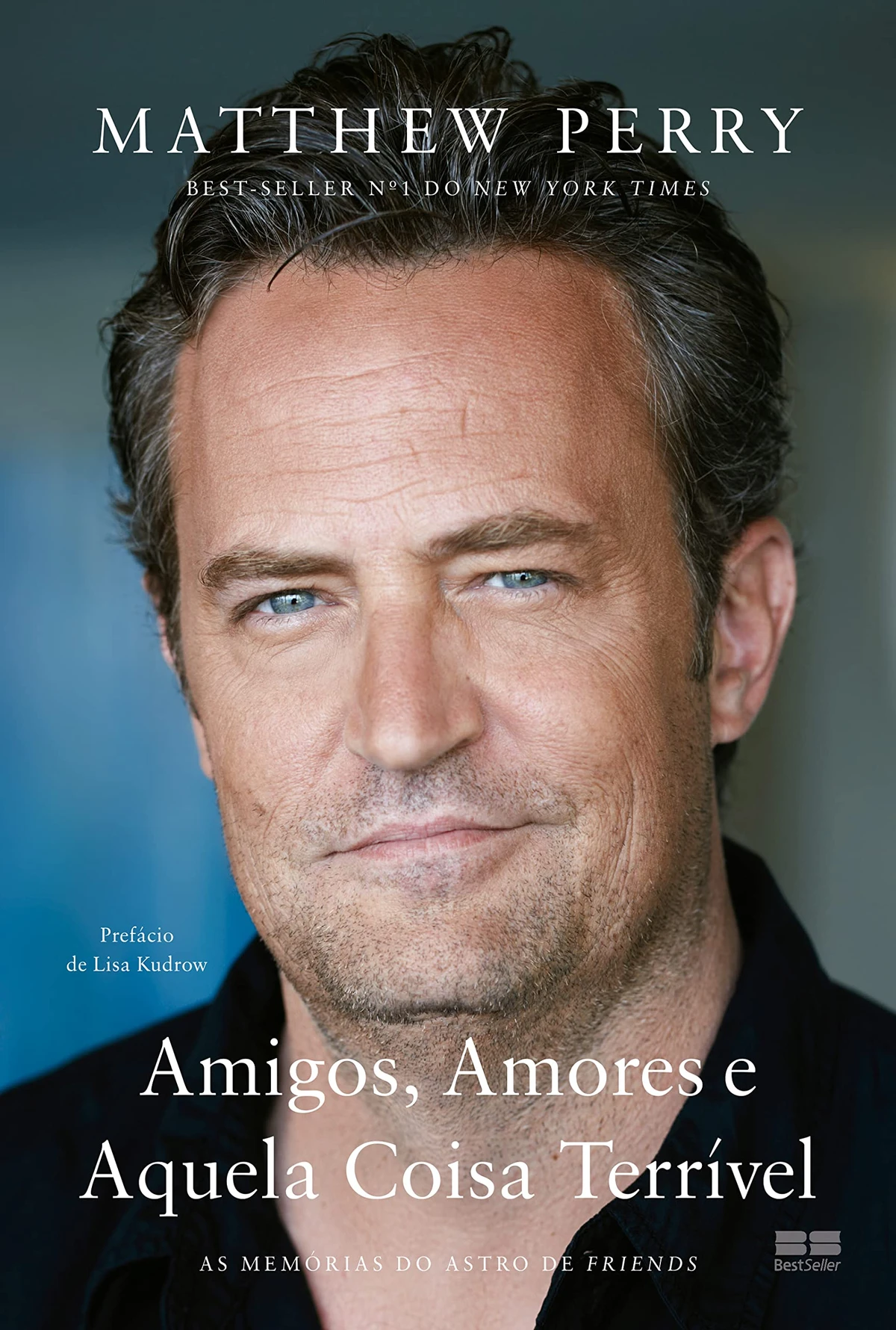 Amigos, amores e aquela coisa terrível, de Matthew Perry (Best-seller). O amado astro de Friends nos conduz aos bastidores dessa série de sucesso e narra a luta que enfrentou contra o vício neste sincero livro de memórias. por Reprodução