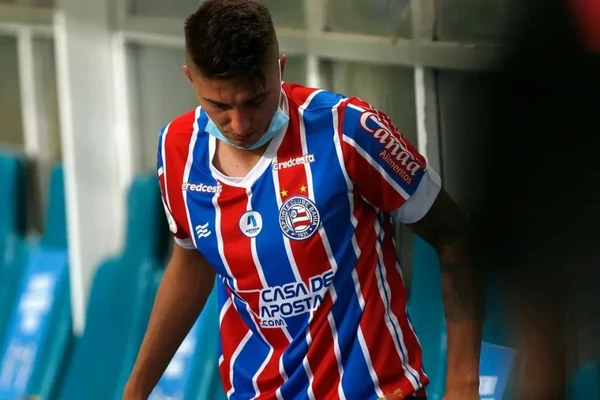 Índio Ramírez com a camisa do Bahia por Felipe Oliveira/EC Bahia