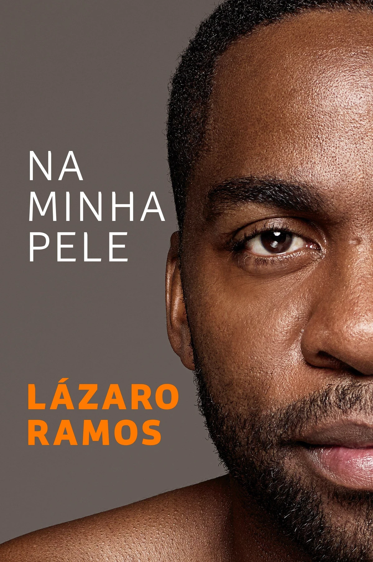 Na minha pele, de Lázaro Ramos (Objetiva). Movido pelo desejo de viver num mundo em que a pluralidade cultural, racial, étnica e social seja vista como um valor positivo, e não uma ameaça, Lázaro Ramos divide com o leitor suas reflexões sobre temas como ações afirmativas, gênero, família, empoderamento, afetividade e discriminação. por Reprodução