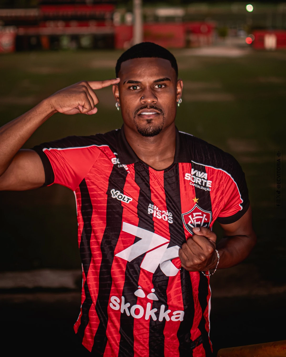 Nathan Mendes é o novo reforço do Vitória  por Victor Ferreira/EC Vitória