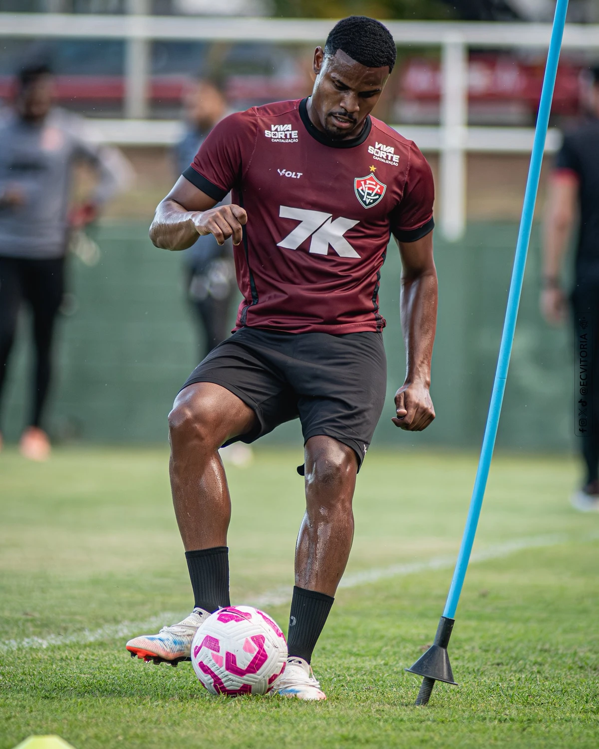 Nathan Mendes é o novo reforço do Vitória  por Victor Ferreira/EC Vitória