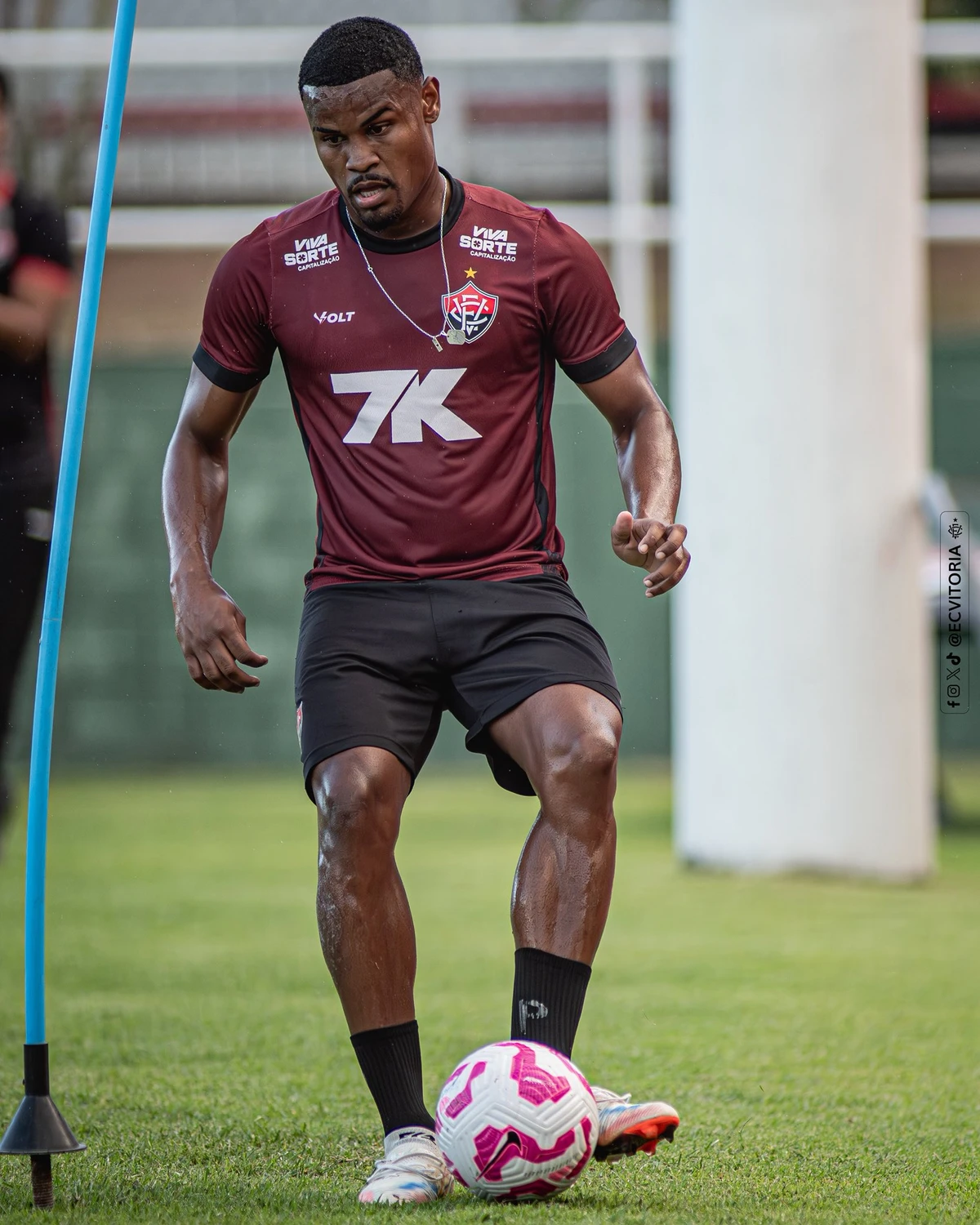 Nathan Mendes é o novo reforço do Vitória  por Victor Ferreira/EC Vitória