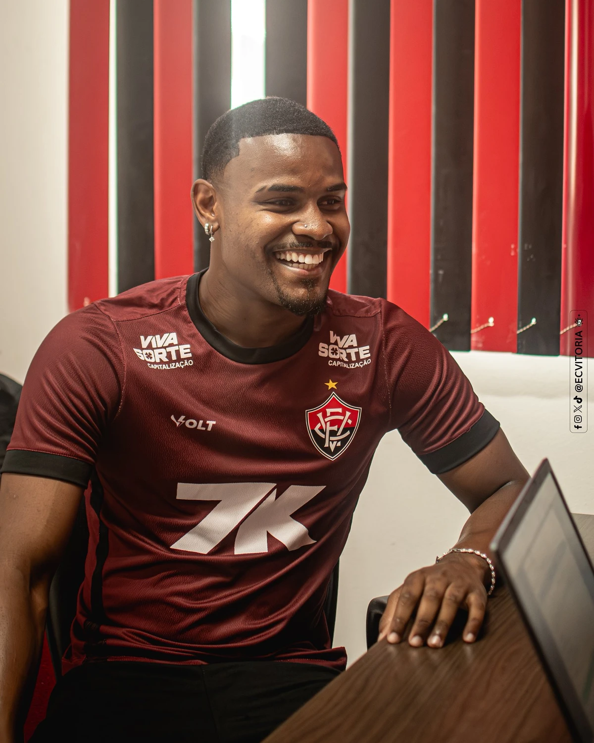 Nathan Mendes é o novo reforço do Vitória  por Victor Ferreira/EC Vitória