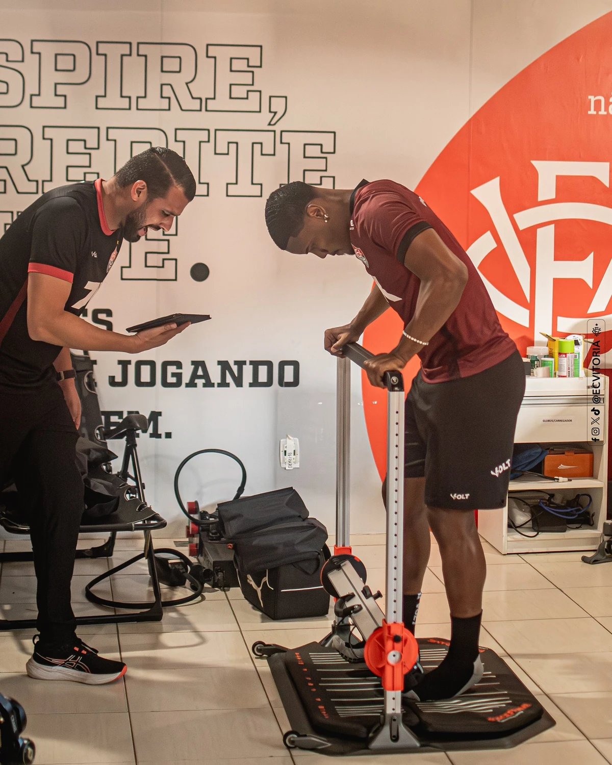 Nathan Mendes é o novo reforço do Vitória  por Victor Ferreira/EC Vitória