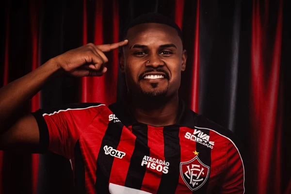 Nathan Mendes é o novo reforço do Vitória