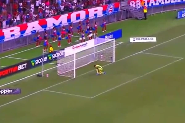 Ronaldo falhou no gol do Barcelona de Ilhéus