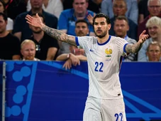 Imagem - Zagueiro do PSG e campeão do mundo com a França é acusado de tráfico humano