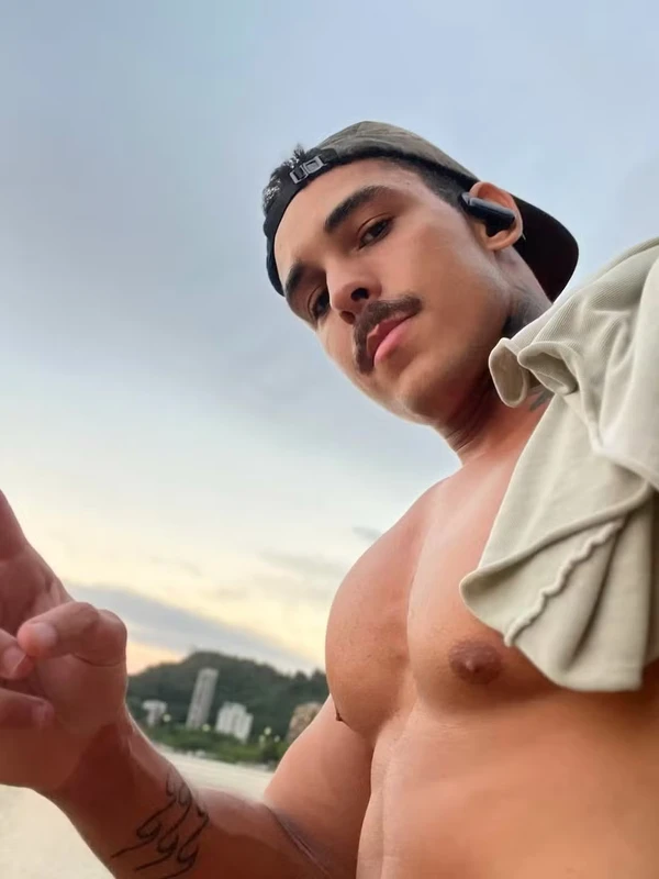 Amaury Lorenzo estaria vivendo um affair com Jean Rodriguez por Reprodução