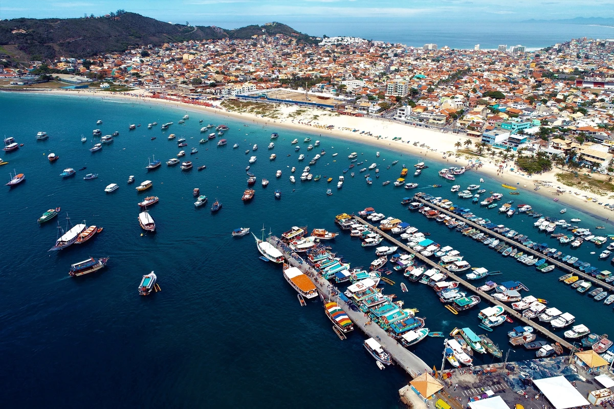 Arraial do Cabo (RJ) – Água cristalina e calma por Shutterstock