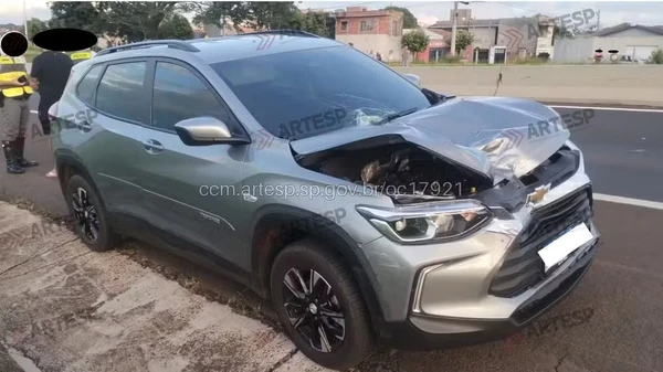 Carro que atropelou mulher por Reprodução