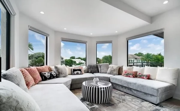 Casa de luxo de Messi nos EUA por Reprodução