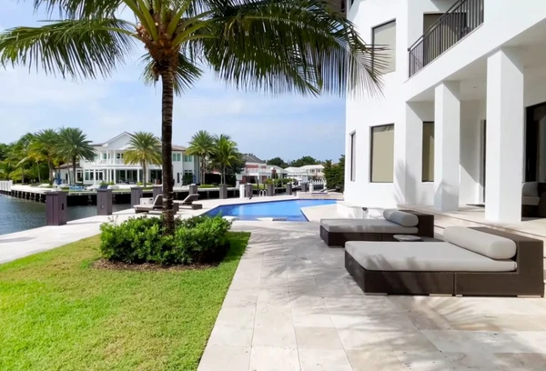 Casa de luxo de Messi nos EUA por Reprodução