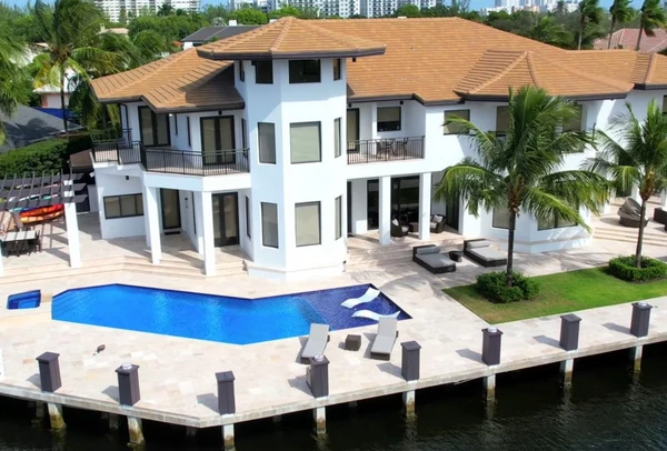 Casa de luxo de Messi nos EUA por Reprodução