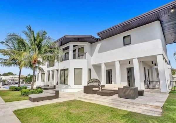 Casa de luxo de Messi nos EUA por Reprodução