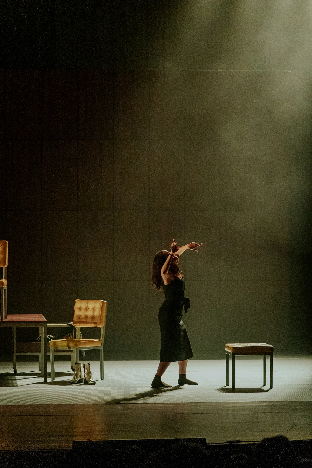 Débora Falabella estrela espetáculo Prima Facie em Salvador por Annelize Tozetto