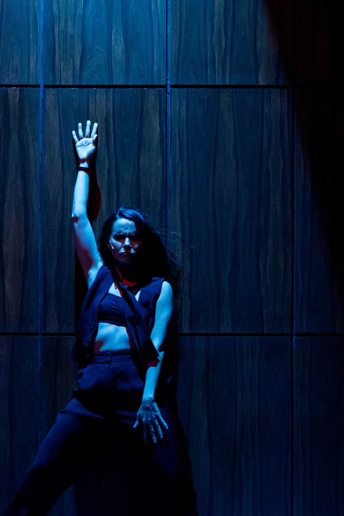 Débora Falabella estrela espetáculo Prima Facie em Salvador por Annelize Tozetto