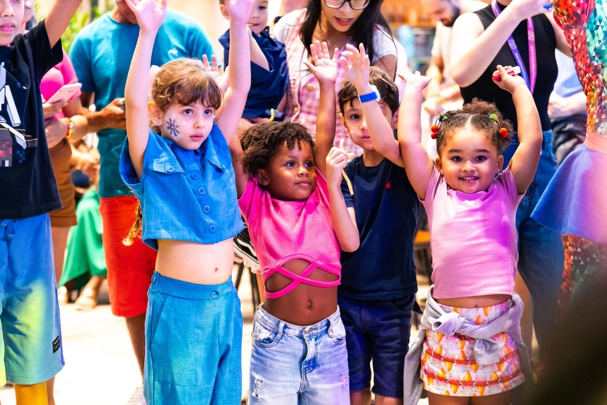 Gincana infantil marca reta final das férias escolares em Lauro de Freitas
