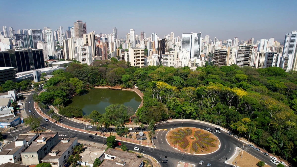 Goiânia (GO) – Vida urbana agradável e organizada por Shutterstock