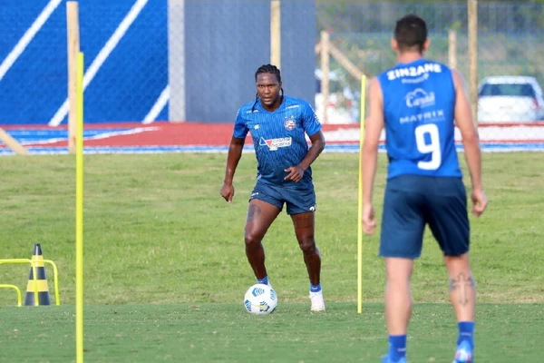 Hugo Rodallega com a camisa do Bahia por Felipe Oliveira/EC Bahia