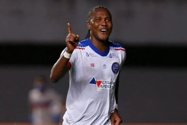 Hugo Rodallega com a camisa do Bahia por Felipe Oliveira/EC Bahia