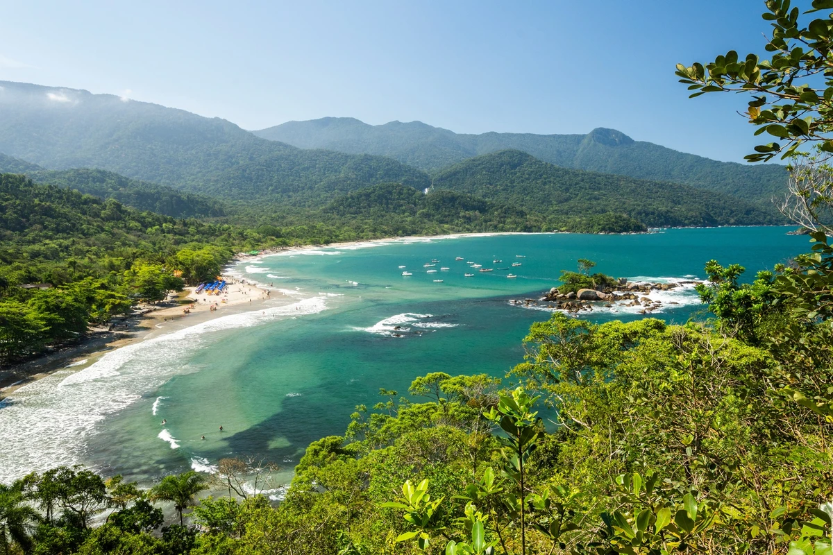 Ilhabela (SP) – Mar, natureza e introspecção por Shutterstock