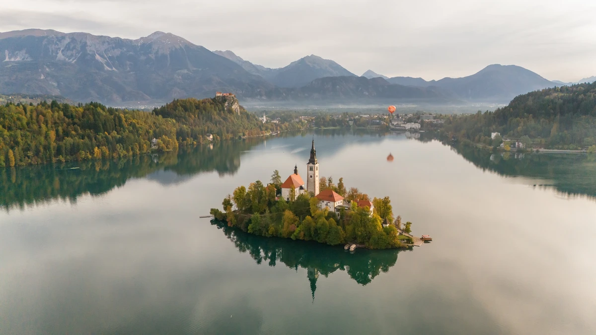 Lago Bled (Eslovênia) – Atmosfera onírica e contemplativa por Shutterstock