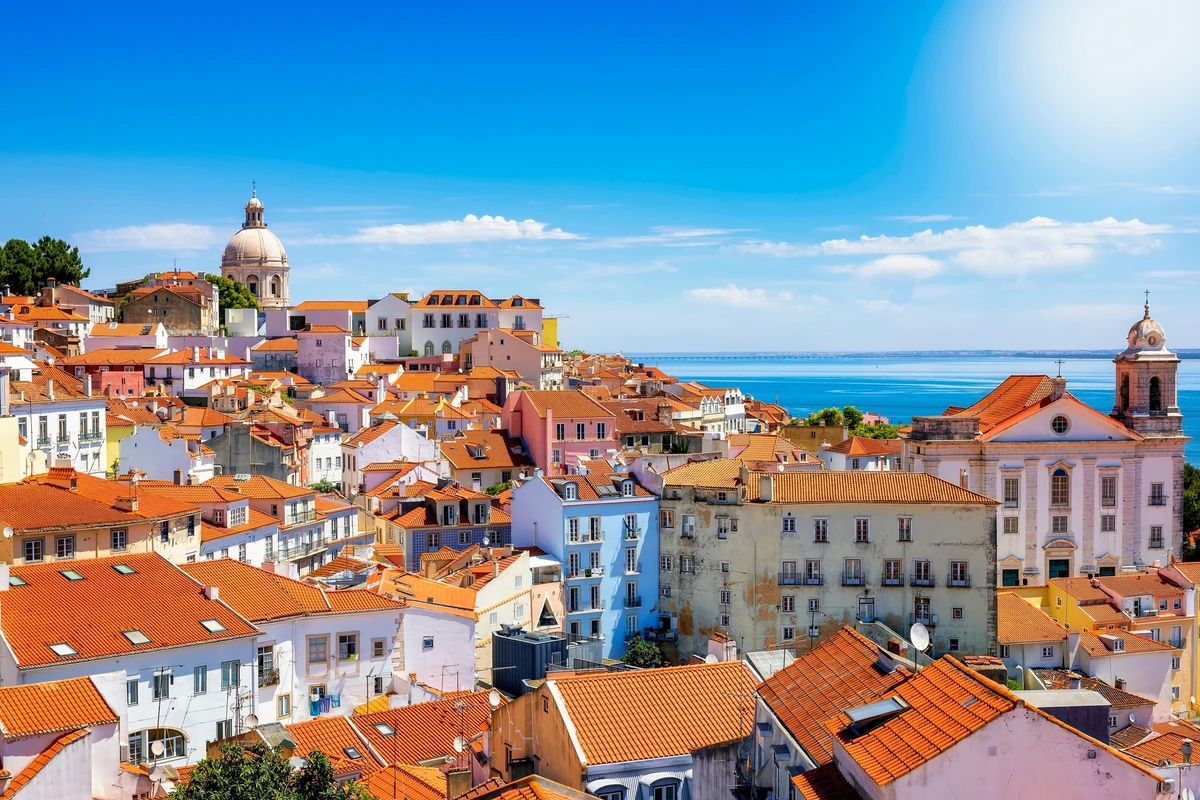 Lisboa (Portugal) – Charme, luz e equilíbrio por Shutterstock